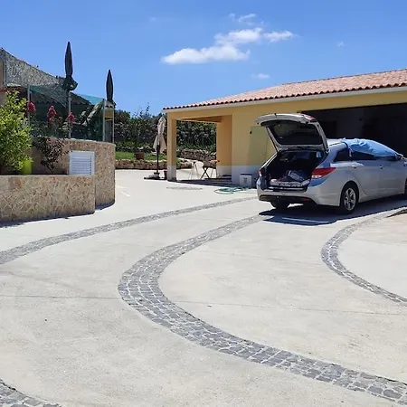 Kyrios Family With Private Pool *